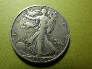 アメリカ５０セント銀貨　１９４４年S　約直径30.45ｍｍ厚み1.9ｍｍ重さ12.37ｇ　コレクター放出品