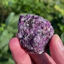 天然の紫雲母原石 大きさ3～6cm １個　　鉱物　天然石　原石　ルース 標本　パワーストーン 　宝石　_画像1