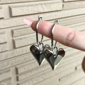 ハンドメイド　シルバーハートフープピアス　イヤリング