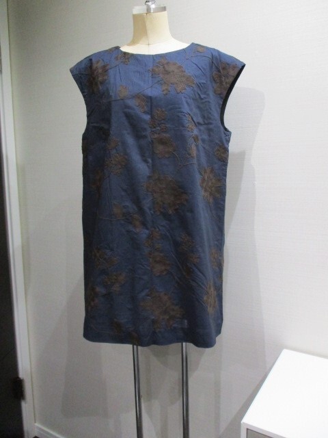 ダーマコレクション　DAMA　お花刺繍ノースリーブブラウス　サイズ13　送料無料