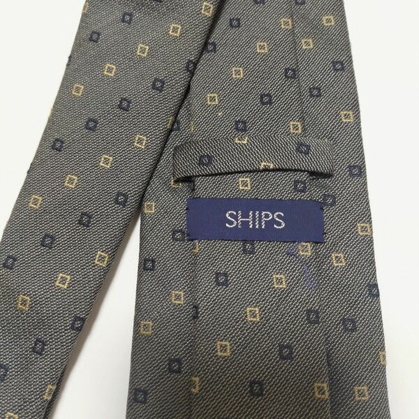 SHIPS 超人気 ブランドネクタイ 破格値！メンズファッション グレー系生地 高品質、高級ネクタイ しぶい！