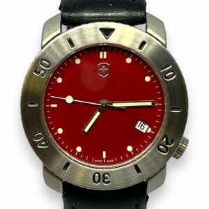 ■稼働品・良品　VICTORINOX ビクトリノックス　ダイバー V7-10Sub　赤文字盤　クォーツ デイト　メンズ腕時計　新品電池交換済