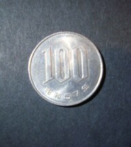 即決 昭和57年 桜100円硬貨 1枚 白銅貨_画像1
