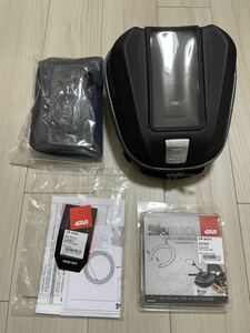  GIVIタンクロック6Lバッグ ST611B 品番32589 アタッチメント付