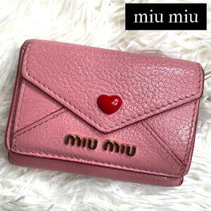 美品 / miu miu ミュウミュウ マドラスラブレターミニウォレット 三つ折り財布 ミニ財布 マドラスラブ レザー ピンク レッド 5MH021