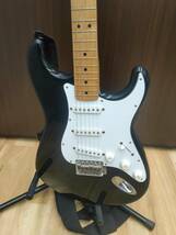 ＃5516　☆Fender　☆STRATOCASTER　☆エレキギター　☆本体のみ　☆現状品　☆フェンダー　☆ストラトキャスター　☆白黒　_画像4