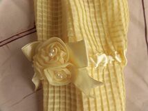 ie-617 ■　ショール　■　レディース　ファッション小物　　　淡い黄色　サイズF　袖付きお花のリボンが可愛いショール_画像3