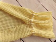 ie-617 ■　ショール　■　レディース　ファッション小物　　　淡い黄色　サイズF　袖付きお花のリボンが可愛いショール_画像6