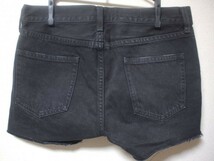 rsrs5-279 GAP ギャップ 【カットオフがポイント♪】ボトムス カジュアル 春夏コーデ デニムショートパンツ 無地 黒 裾カットオフ サイズ24_画像2