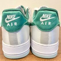 NIKE W AIR FORCE 1 07 ESS ナイキ エア フォース ワン ホワイト グリーン DX6541-101 ローカットスニーカー 27.5cm 新品未使用_画像4