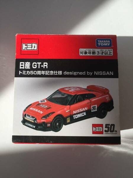 トミカ　50周年記念仕様 日産 GT-R　１/６２　未開封