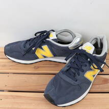 z708【500】ニューバランス US8 26.0cm/紺 ネイビー 黄 イエロー シルバー newbalance メンズ スニーカー 中古_画像1