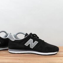 z655【373】ニューバランス US7 25.0cm/黒 ブラック 銀 シルバー newbalance メンズ ユニセックス スニーカー 中古_画像5