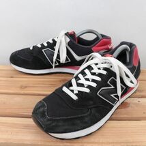 z751【574】ニューバランス US9 27.0cm/黒 ブラック 白 ホワイト 赤 レッド newbalance メンズ スニーカー 中古_画像1