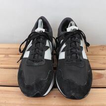 z933【237】ニューバランス US9 27.0cm/黒 ブラック チャコール 白 ホワイト系 newbalance メンズ スニーカー 中古_画像2