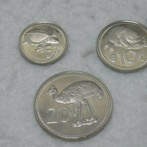 14★外国硬貨 パプアニューギニア 硬貨3枚 5トエア/10トエア/20トエア 1975年★の画像1