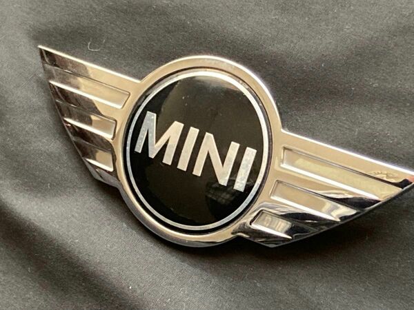 BMW MINI. 純正ウィングエンブレム51142754972