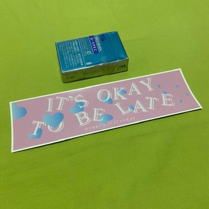 イッツオーケー　Ovrdue ★ピンク★ステッカー★オーバーデュー　おくれる　USDM　IT'S OKAY