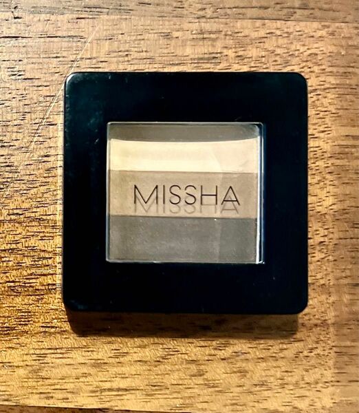 美品　ミシャ　MISSHA アイシャドウ ベージュ　ライトブラウン　ダークブラウン　韓国　コスメ　残量多め　