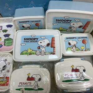 240328I スヌーピー Snoopy グッズ 大量 おまとめ セット BIGぬいぐるみ 食器 皿 グラス ポット ザル ピクニックセット ランチボックス の画像6