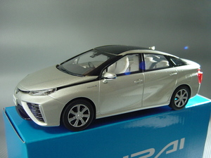 ☆　 非売品　トヨタ ミライ MIRAI カラーサンプル 2MR ツートーンプレシャスシルバー　1/30　☆