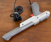 Nintendo NES Zapper 海外版ファミコン用 1985年当時物 光線銃 任天堂 純正品 （グレー）中古品 検索スプラトゥーン3 N-ZAP85 黒ザップ2_画像2