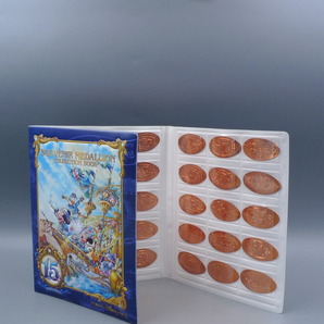 送料無料 コレクションブック付き ディズニー 2009年 2012年 2014年 15周年 等 限定 スーベニアメダル45枚 グッズセット グッズの画像1