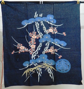 Art hand Auction Silver ax, cotton, pine, bamboo, and plum tube drawing, Meiji period, hand-painted tube drawing on hand-woven indigo background, 3-width cloth, auspicious item, scratches repaired, women's kimono, kimono, antique, others