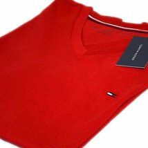 SALE 新品 定番 トミーヒルフィガー XSサイズ 赤 VネックTシャツ ワンポイント フラッグ刺繍 レッド TOMMY HILFIGER メンズ 正規品_画像4