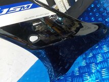 D299●○（5）ヤマハ　R15M　中古　YZFR15　サイドカバー　カウル　BCW-F835V-00　BCW-F835U-00　6-2/27（も）_画像9