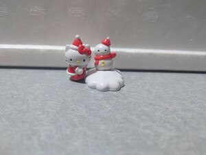 ハローキティ　サンタコスキティと雪だるまのフィギュア　2001年製造　キティちゃん　サンリオ　サンタクロース