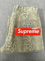 送料無料 32 オリーブ Supreme Snake Print Chino Pant Olive シュプリーム スネーク柄 蛇柄 ヘビ柄 チノパン チノパンツ 24SS 新品 M _画像2