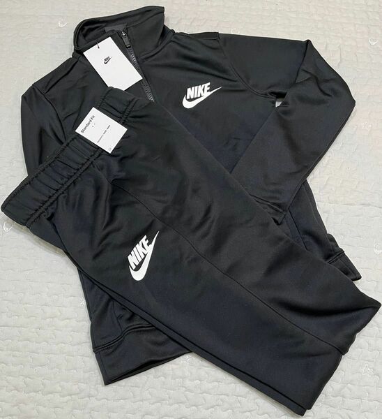 NIKE ナイキ　ジャージ　スポーツウェア　140 新品　タグ付き　小学生　男の子　登校着　セットアップ