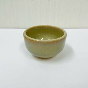 C-03181SI 【1円スタート】 美品 ぐい呑み 3点セット 鐵絵 志野焼 共箱入り 徳利 酒盃 伝統工芸品 焼物 備前焼？ 湯呑 の画像2