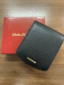 新品◆美品 Salvatore Ferragamo/フェラガモ◆財布 メンズ ユニセックス 二つ折り 革 PigSkin 黒　中古・箱アリ◆管No339