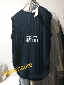 *☆lugnoncure 新品タグ付き厚地 ケーブル編み　ラウンドカットニットベスト　黒に近い濃紺　フリー