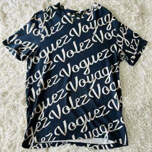 ルイヴィトン『圧倒的高級感』LOUIS VUITTON ヴォヤージュ プリント Tシャツ 半袖 カットソー Mサイズ 紺 ネイビー メンズ