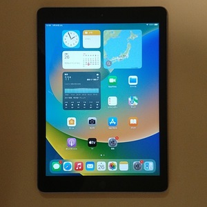 Apple iPad(第５世代) 9.7インチ 32GB Wi-Fiモデル ios16.7.7【W158】