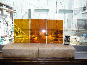 昭和レトロ　色板ガラス小カット3枚　アンバー（琥珀色）ガラス　