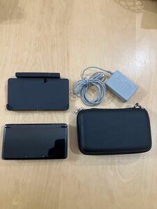 ニンテンドー3DS 本体　充電アダプター、収納ケース、充電スタンド、ＳＤカード付き