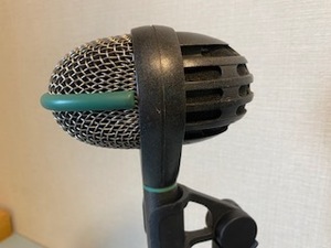 AKG D112