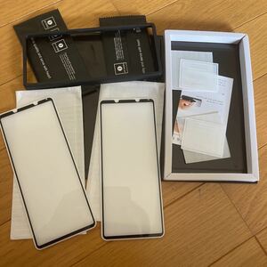 【 位置決めツール】 xperia 1 iii フィルム【 2枚】 レンズフィルム 【2枚】 so-51b/sog03 全面保護 旭硝子素材 炭素繊維黒枠 硬度9h