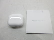 k31460-ty 【送料650円】中古品★Apple AirPods 第3世代 MagSafe充電ケース付き MME73J/A [108-240315]_画像4