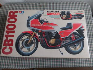 * not yet constructed 1/6 Tamiya Honda CB 1100R plastic model construction instructions none 