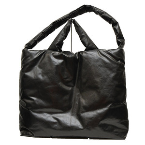 KASSL EDITIONS　カッスル エディションズ　Pillow Large Oil Black　中綿入りビッグ2wayバッグ　ショルダーバッグ　8054000163229