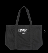 【新品正規】黒 / FRAGMENT UNIVERSITY FRGMT UNV TOTE カレッジロゴ　トートバッグ　エコバッグ　bag フラグメント ユニバーシティ_画像1