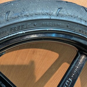 KTM RC8R フロントホイール 3.5J 17インチ 純正マルケジーニ BS R11F ミディアム 120/70R17 2018年39週 中古の画像6