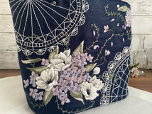 ハンドメイド◇手刺繍◇アネモネ　ライラック◇丸底　トートバッグ◇リネン100％◇刺繍◇花_画像5