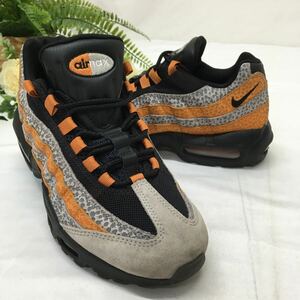 SIZE？ × AIR MAX 95 SE "WHAT THE SAFARI" AR4592-001 （コブルストーン/ブラック/モナーク）