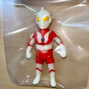 MAXTOY ウルトラマン 蓄光 黄色目 GID 墓場の画廊 ultraman sofvi ソフビ フィギュア max toy